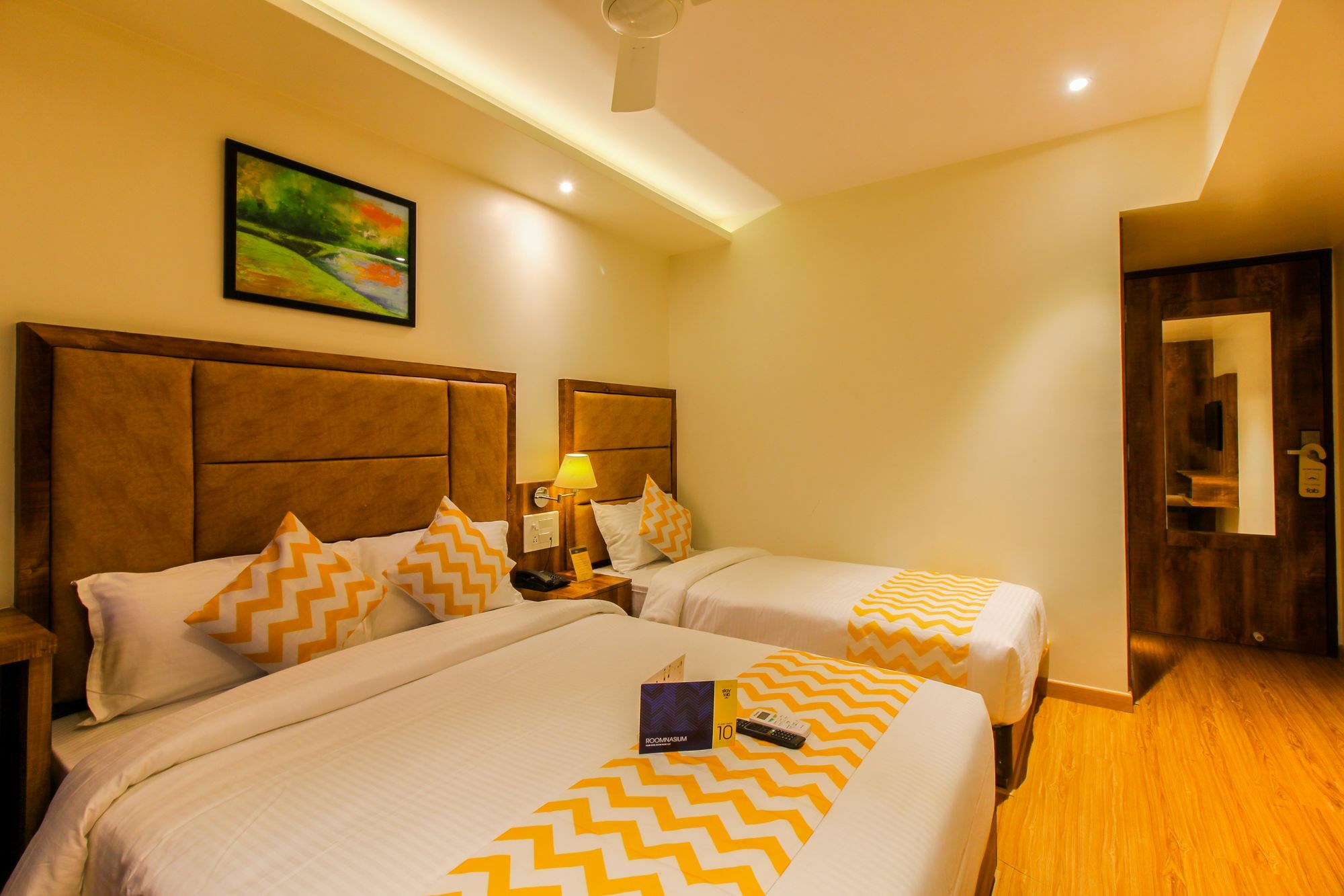Fluorescent By Bizzgrow Hotels International Airport - Formerly Known As Byaris International Mumbai Ngoại thất bức ảnh