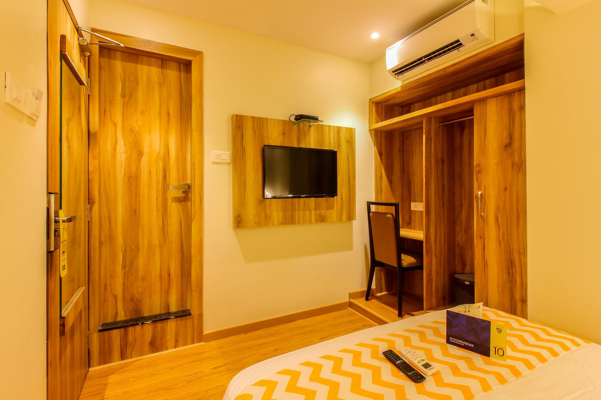 Fluorescent By Bizzgrow Hotels International Airport - Formerly Known As Byaris International Mumbai Ngoại thất bức ảnh