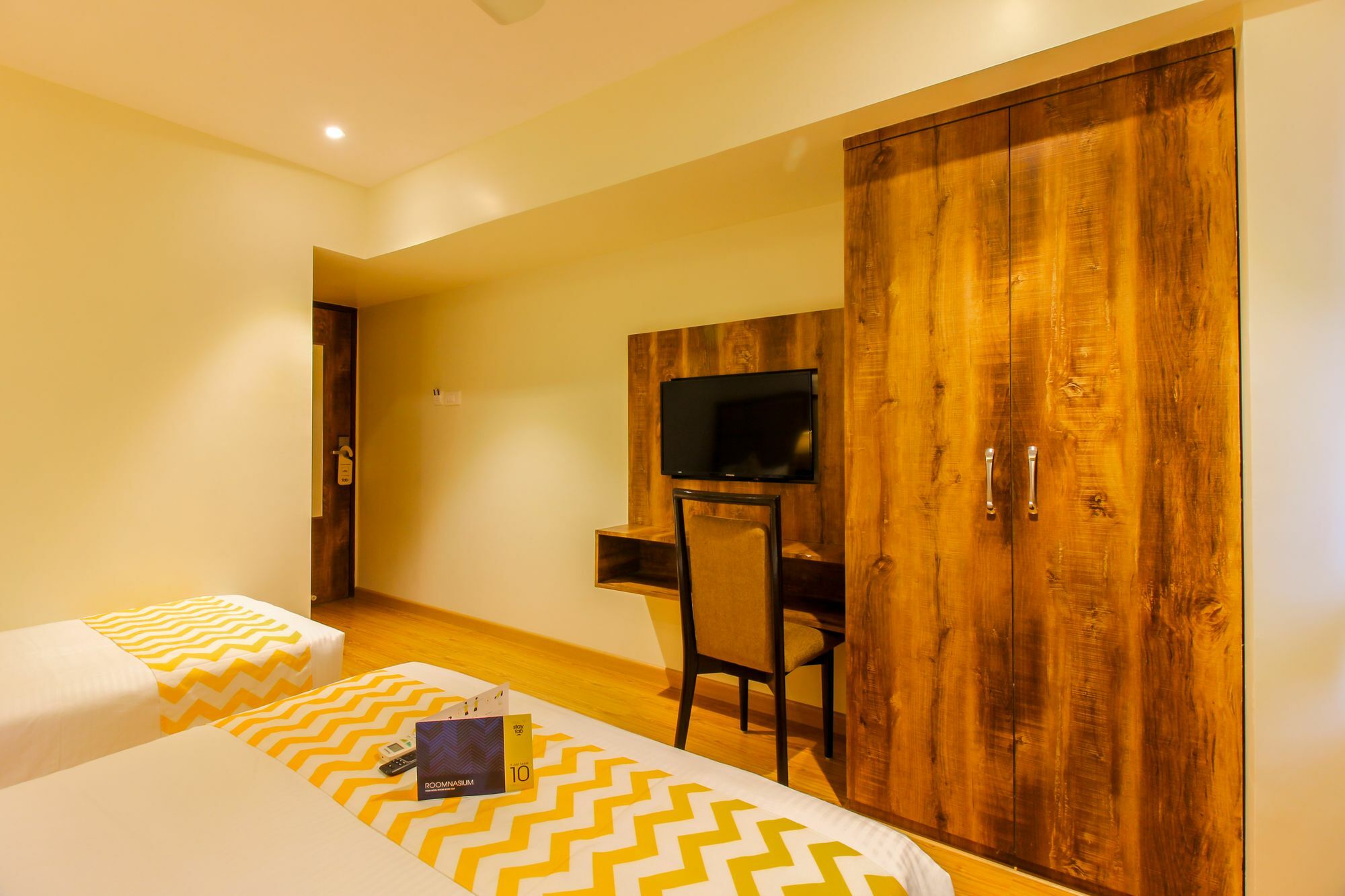 Fluorescent By Bizzgrow Hotels International Airport - Formerly Known As Byaris International Mumbai Ngoại thất bức ảnh