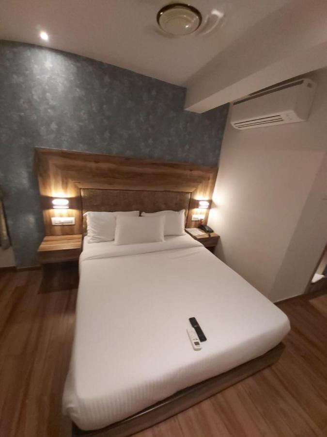 Fluorescent By Bizzgrow Hotels International Airport - Formerly Known As Byaris International Mumbai Ngoại thất bức ảnh