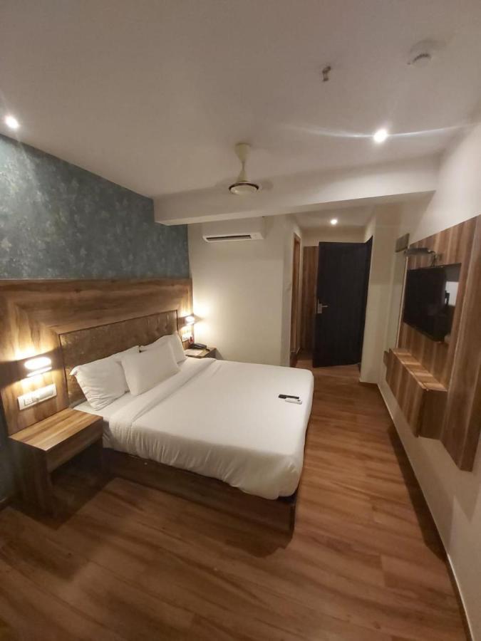 Fluorescent By Bizzgrow Hotels International Airport - Formerly Known As Byaris International Mumbai Ngoại thất bức ảnh