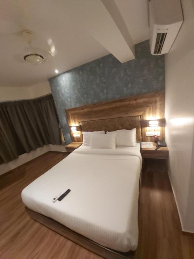 Fluorescent By Bizzgrow Hotels International Airport - Formerly Known As Byaris International Mumbai Ngoại thất bức ảnh