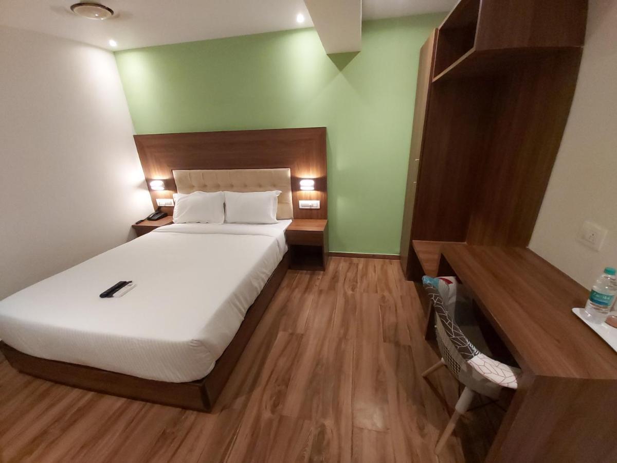 Fluorescent By Bizzgrow Hotels International Airport - Formerly Known As Byaris International Mumbai Ngoại thất bức ảnh